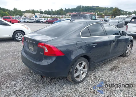 2012 Volvo S60 T5 z USA, uszkodzony, nr VIN YV1622FS2C2144810